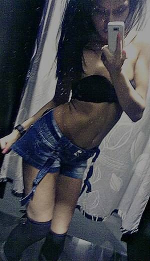 Emerald, 25, Florida | Flirty Adult Profile for Older Men