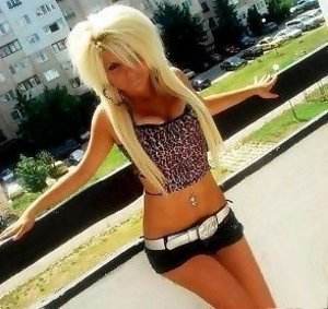 Adult dating profile photo of Maeve (23) in Kaneohe, HI