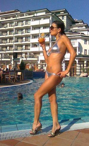 Lena, 25, Florida | No-Nonsense Hookup Profile