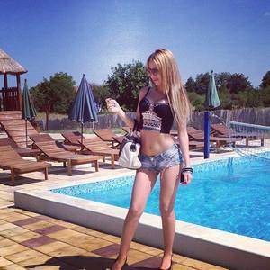 Joanna, 24, profile image for New York dating page