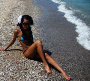 Meet Joelle (20) from California | Explicit Casual Dating