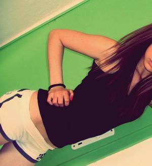 Arielle, 27, Virginia | No-Nonsense Hookup Profile