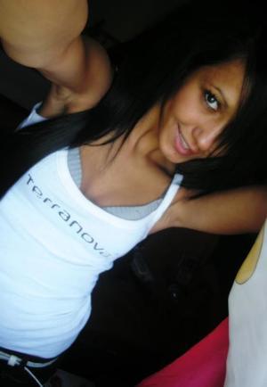 Aliyah from South Dakota is looking for adult webcam chat