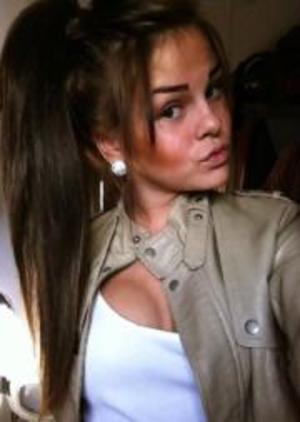 Justina from Wisconsin is looking for adult webcam chat