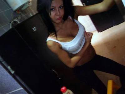 Oleta from Kirkland, Washington is looking for adult webcam chat