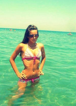 Looking for local cheaters? Take Mayra from New York home with you