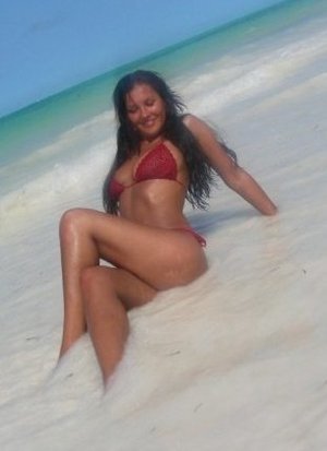 Looking for local cheaters? Take Noemi from Maryland home with you