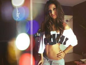 Looking for local cheaters? Take Julianne from Massachusetts home with you