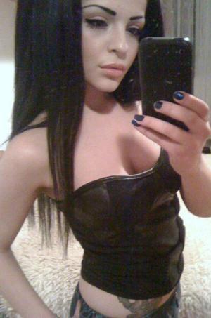 Lovella is a cheater looking for a guy like you!