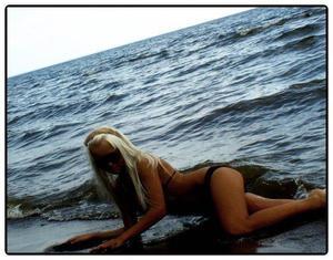 Selene from Point Roberts, Washington is looking for adult webcam chat