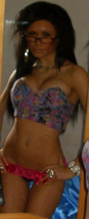 Briana from Tennessee is looking for adult webcam chat